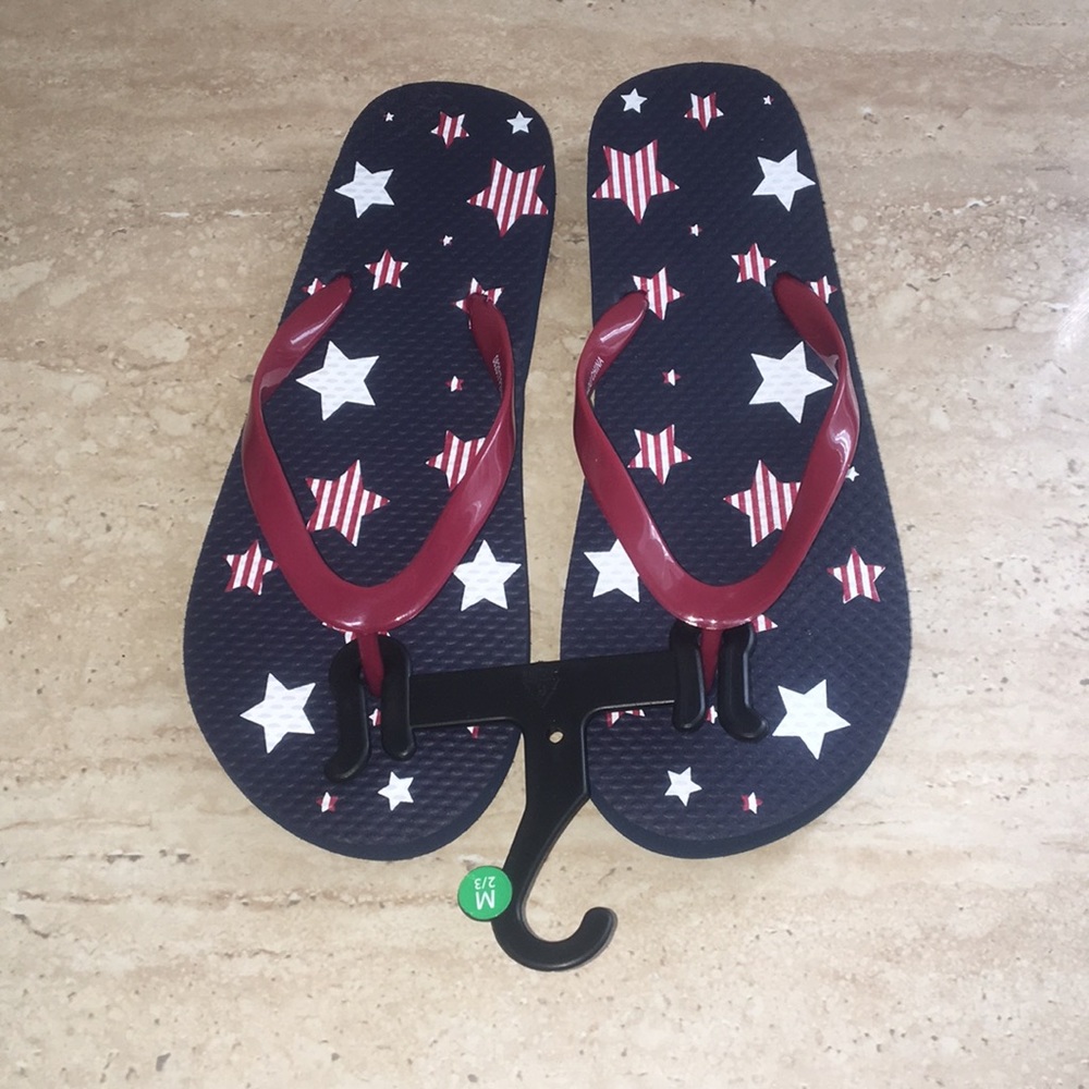 Red blue & white flip flops size M2/3 NWT.